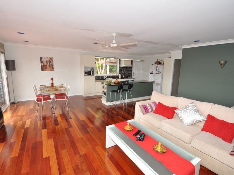 11 Elkhorn Close, Wyoming NSW 2250