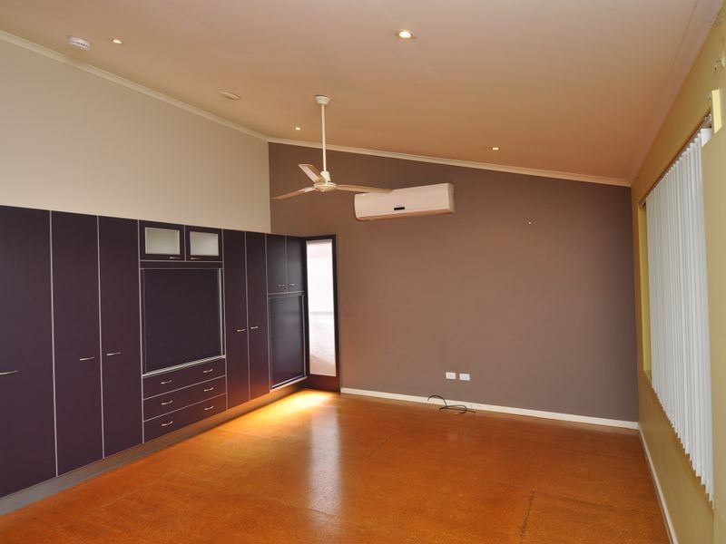 8 Wullun Close, North Gosford NSW 2250