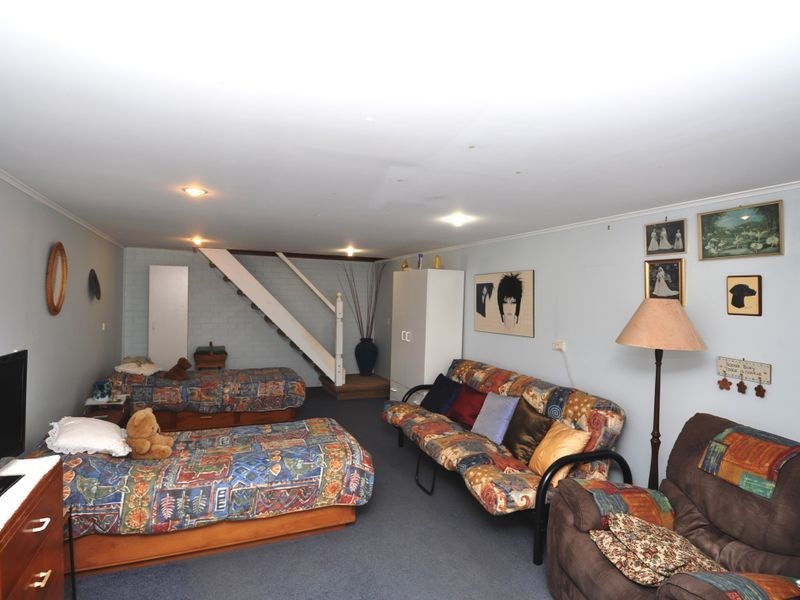 2 Holcombe Avenue, Narara NSW 2250