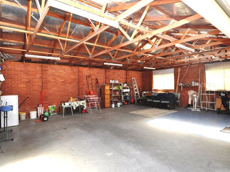 2 Holcombe Avenue, Narara NSW 2250