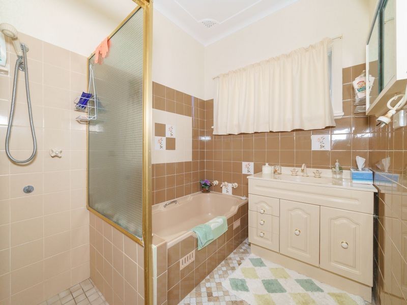 69 Caroline Street, East Gosford NSW 2250