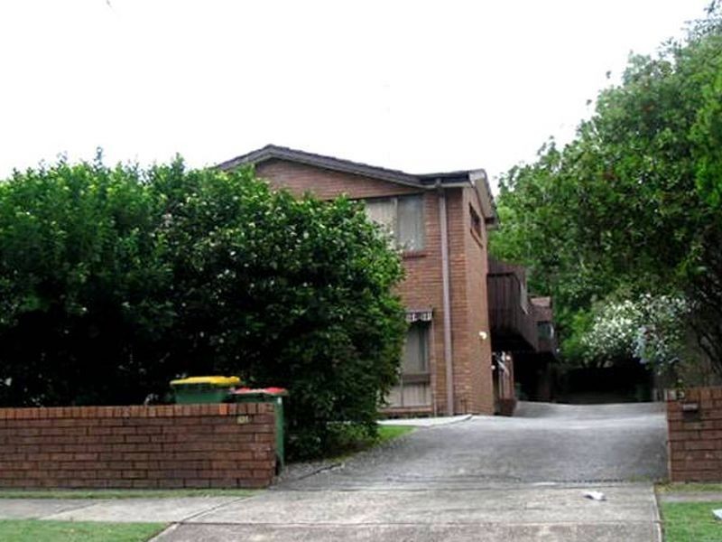 2/13 Beane Street West, Gosford NSW 2250