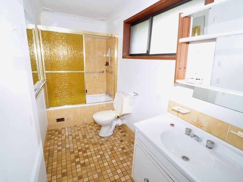 2/13 Beane Street West, Gosford NSW 2250