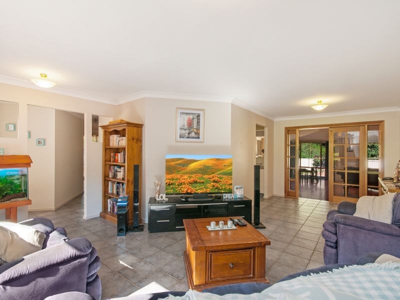 11 Woodbine Close, Lisarow NSW 2250