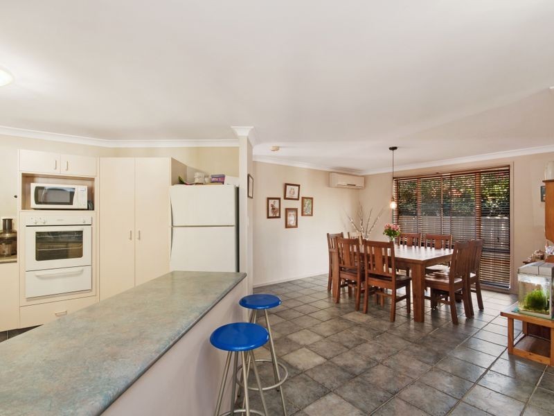 11 Woodbine Close, Lisarow NSW 2250