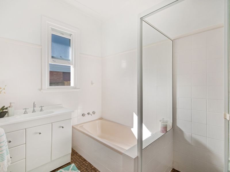 18 Lushington Street, East Gosford NSW 2250