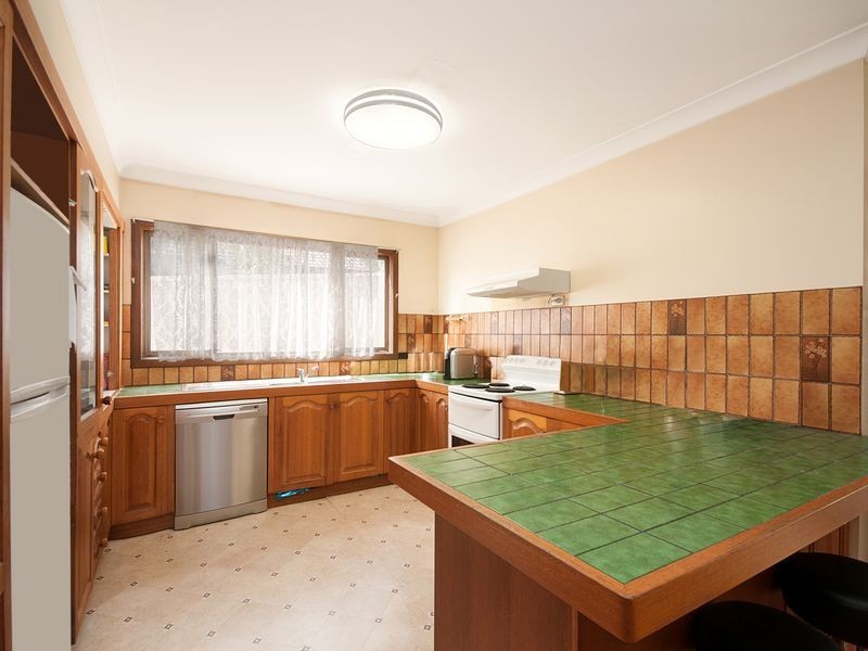 6 Maidens Brush Road, Wyoming NSW 2250