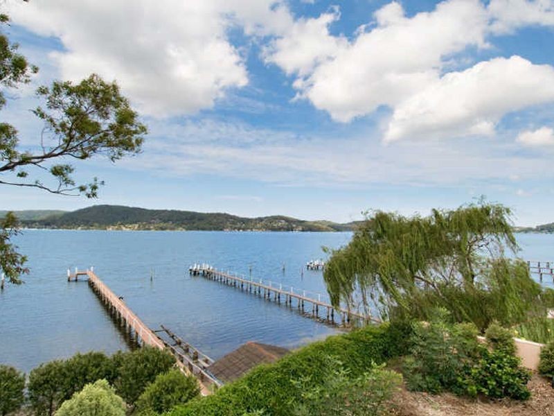 39 Albany Street, Point Frederick NSW 2250