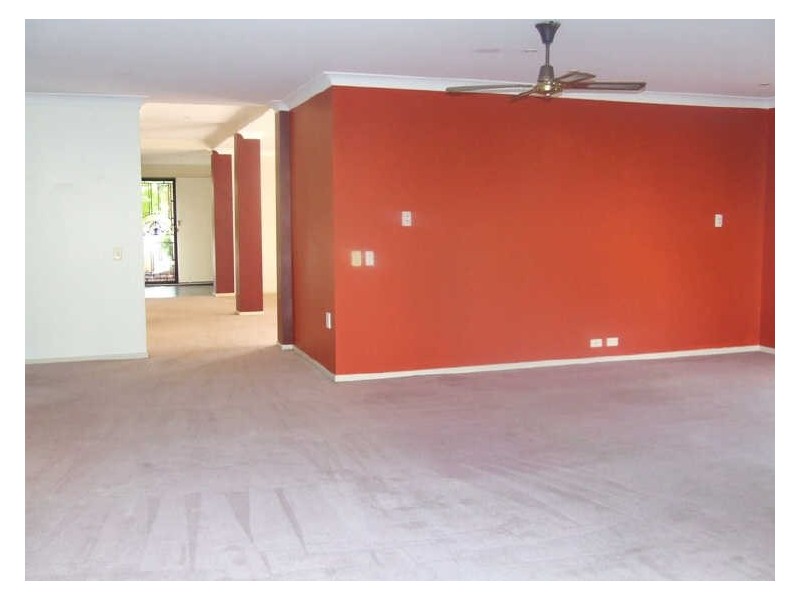 2 Peat Place, Point Clare NSW 2250