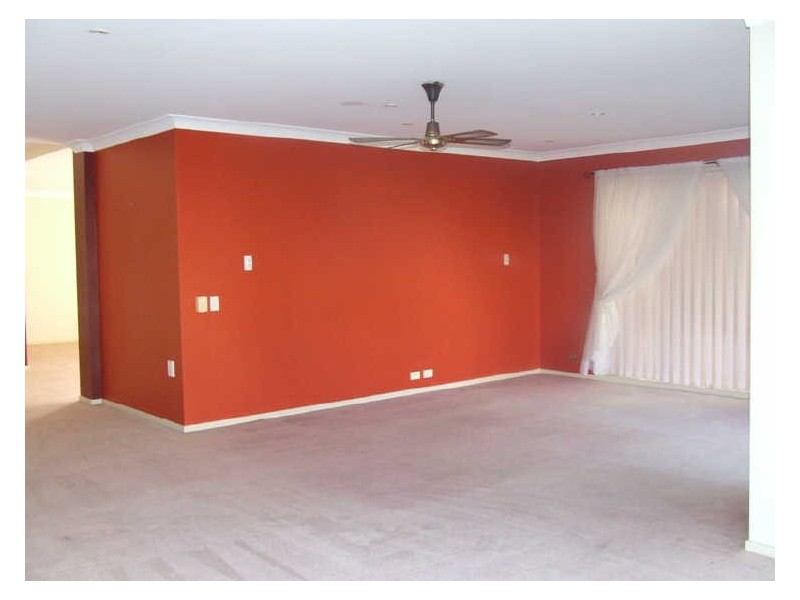 2 Peat Place, Point Clare NSW 2250