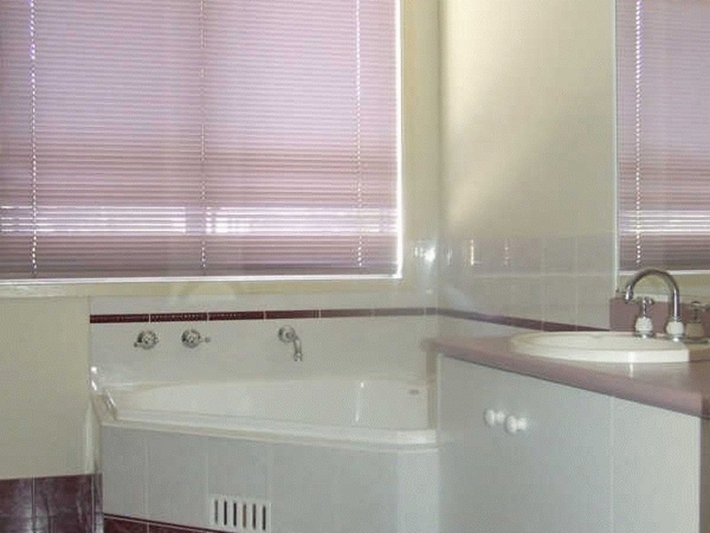 2 Peat Place, Point Clare NSW 2250