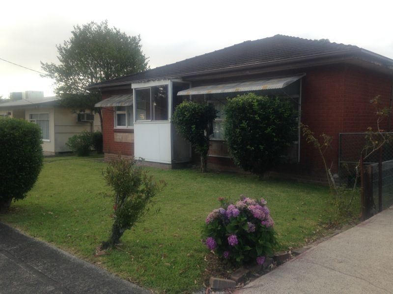 27 Kinarra Avenue, Wyoming NSW 2250