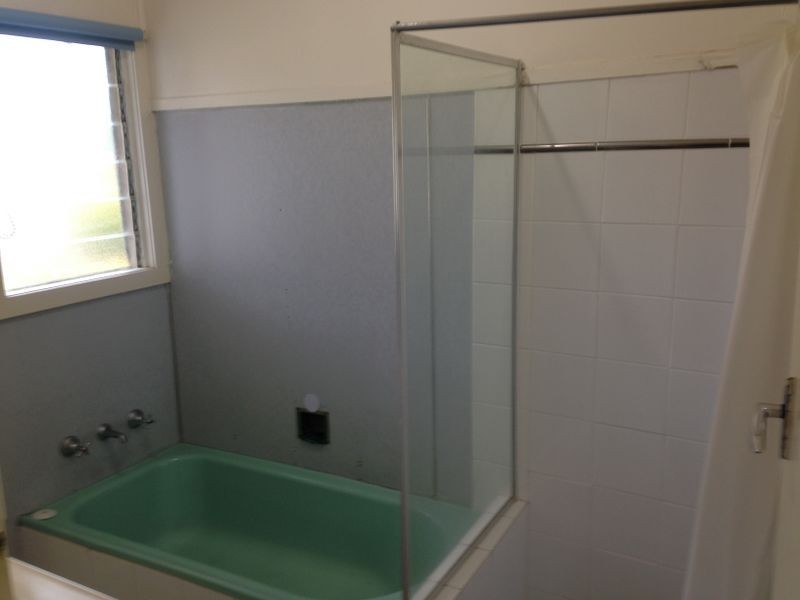 27 Kinarra Avenue, Wyoming NSW 2250