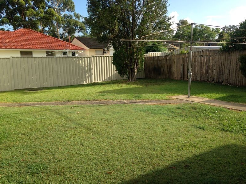 27 Kinarra Avenue, Wyoming NSW 2250