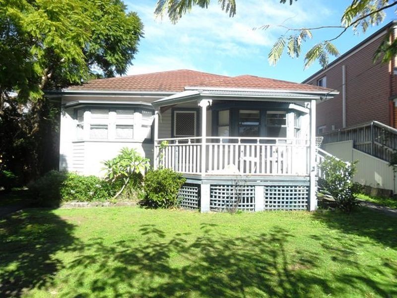 4 Auburn Street, Point Frederick NSW 2250