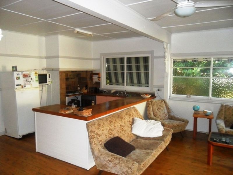 4 Auburn Street, Point Frederick NSW 2250