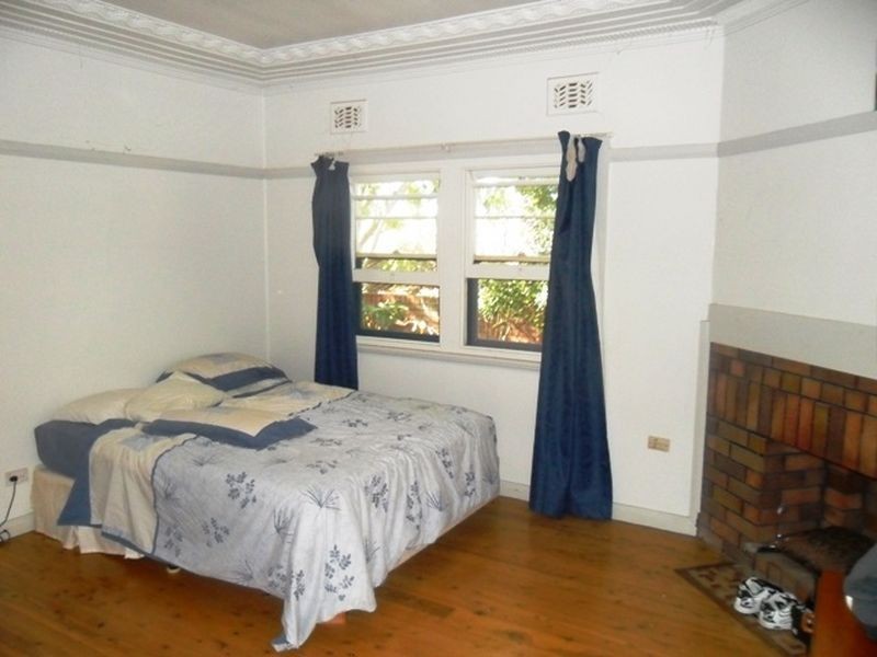 4 Auburn Street, Point Frederick NSW 2250