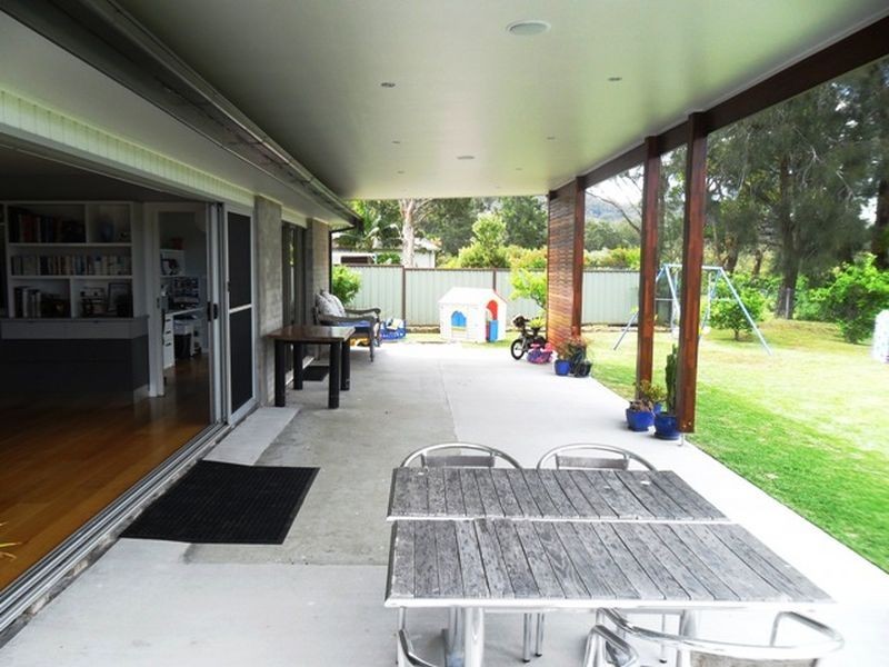 37 Bayline Drive, Point Clare NSW 2250