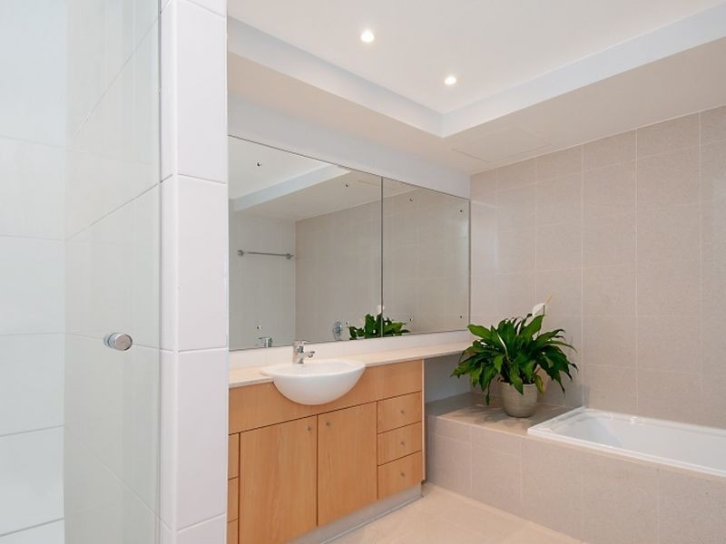 1004/97-99 John Whiteway Drive, Gosford NSW 2250