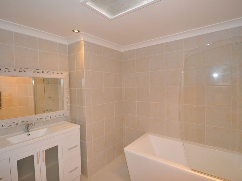 8 Lock Avenue, Springfield NSW 2250