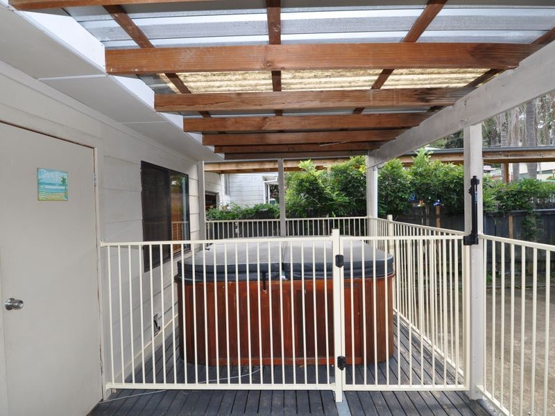 8 Lock Avenue, Springfield NSW 2250