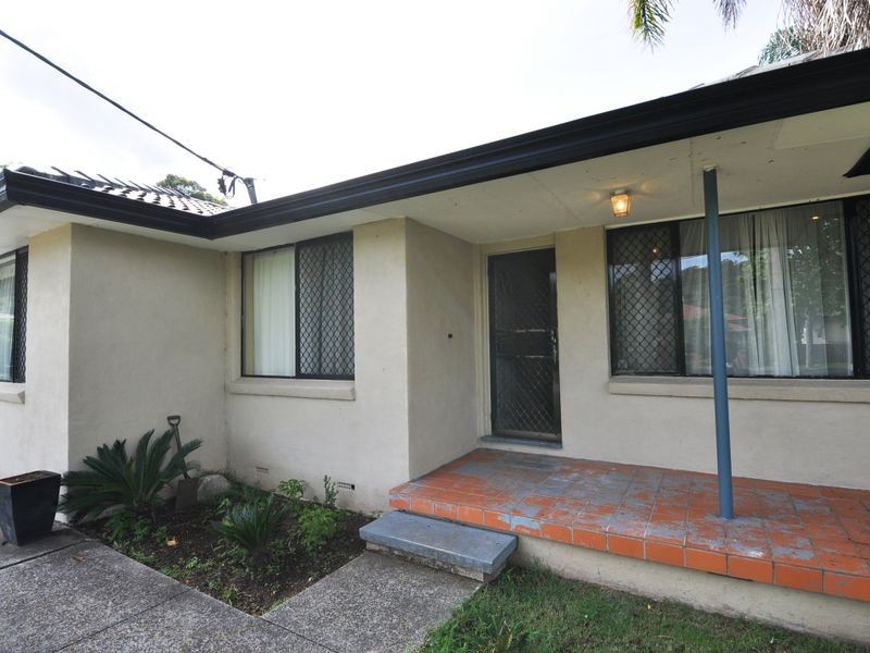 8 Lock Avenue, Springfield NSW 2250