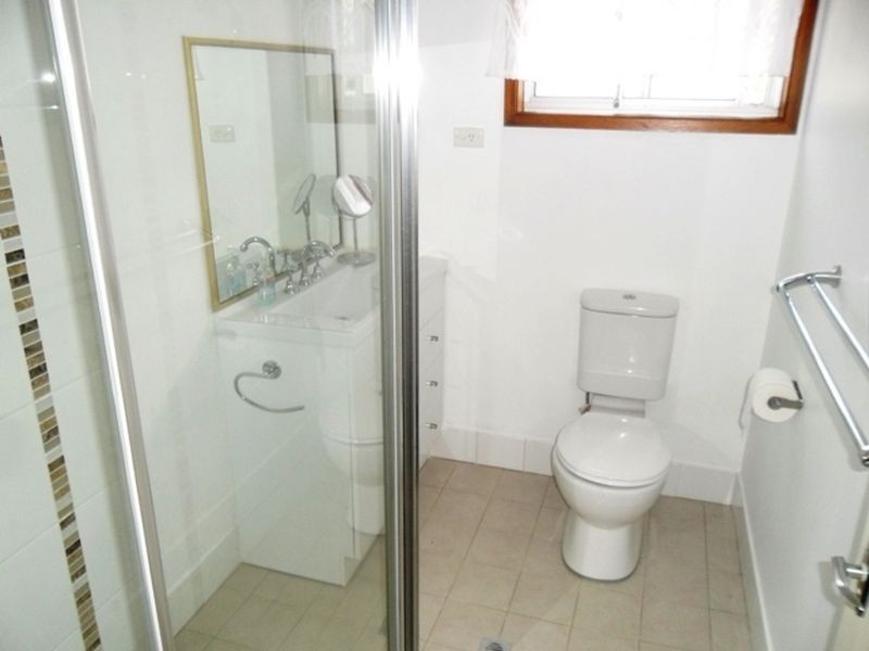 6/4 Kalawarra Road, Wyoming NSW 2250