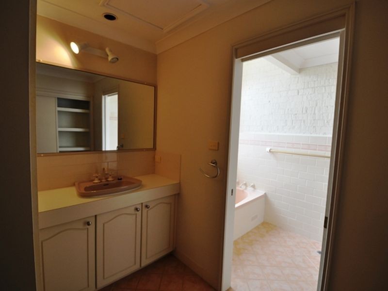 8/15 Koolang Road, Green Point NSW 2251