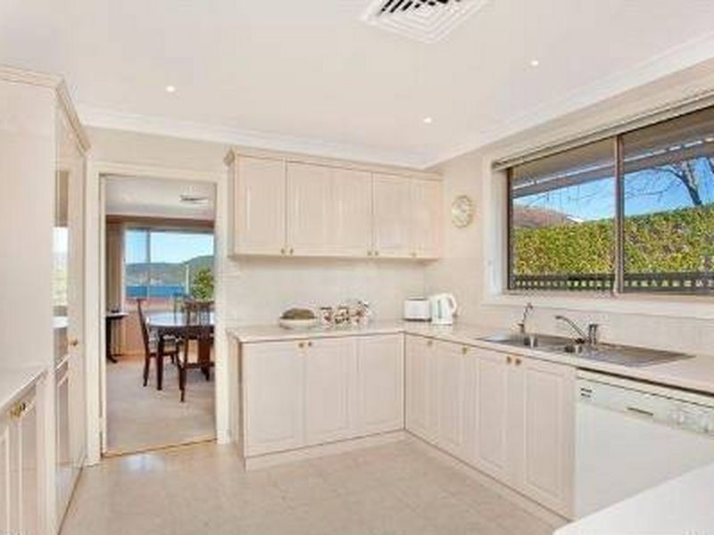 41 Albany Street, Point Frederick NSW 2250