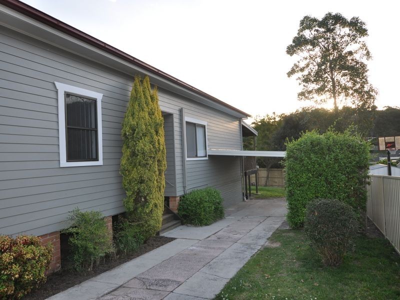 7 Lock Avenue, Springfield NSW 2250