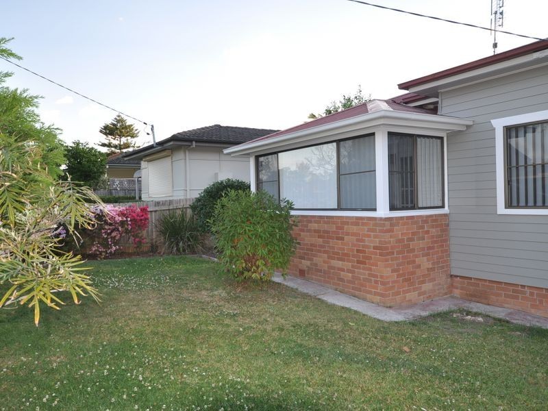 7 Lock Avenue, Springfield NSW 2250