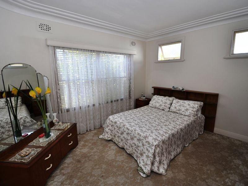 54 Albany Street, Point Frederick NSW 2250