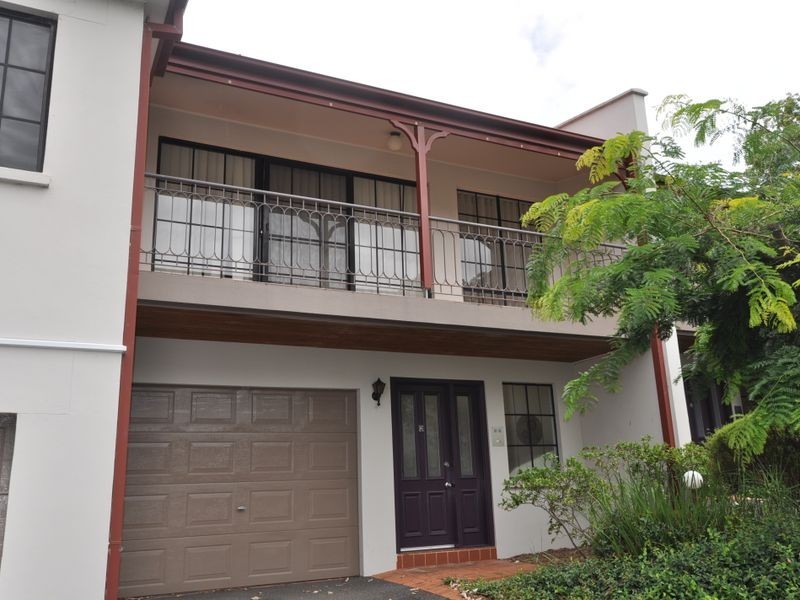 2/4 Broadview Avenue, Gosford NSW 2250