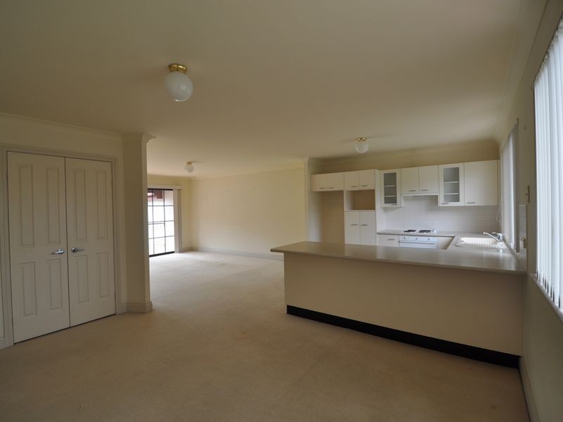 2/4 Broadview Avenue, Gosford NSW 2250