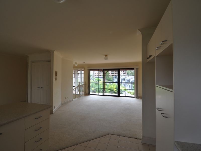 2/4 Broadview Avenue, Gosford NSW 2250