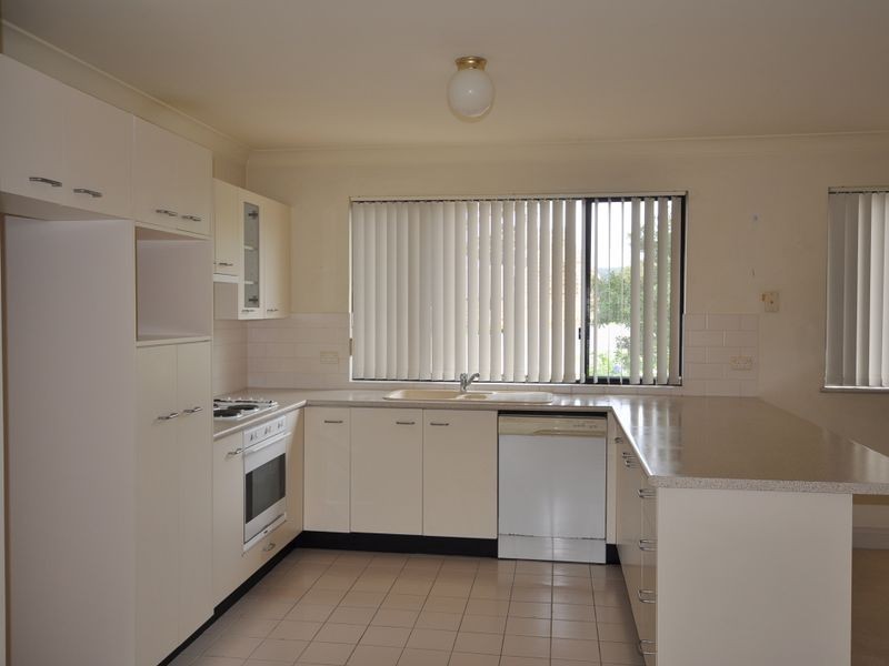 2/4 Broadview Avenue, Gosford NSW 2250