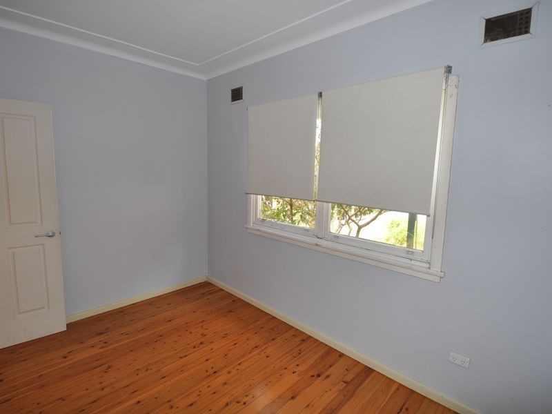 22 Hughes Street, Point Clare NSW 2250