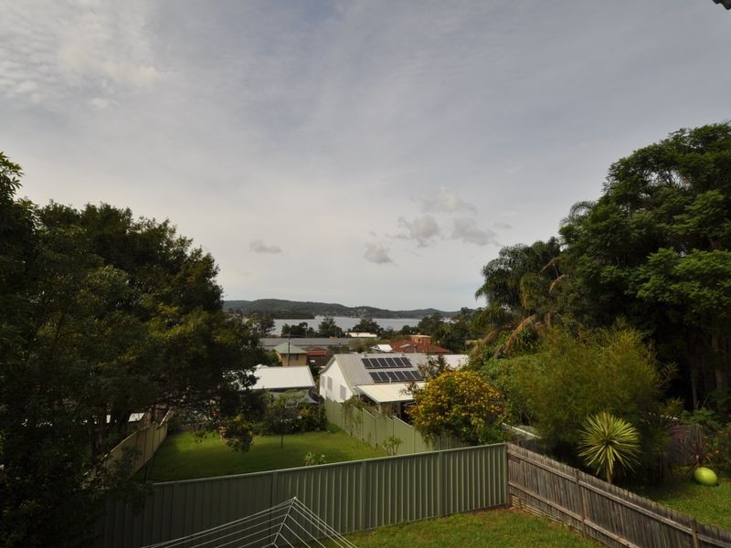 22 Hughes Street, Point Clare NSW 2250