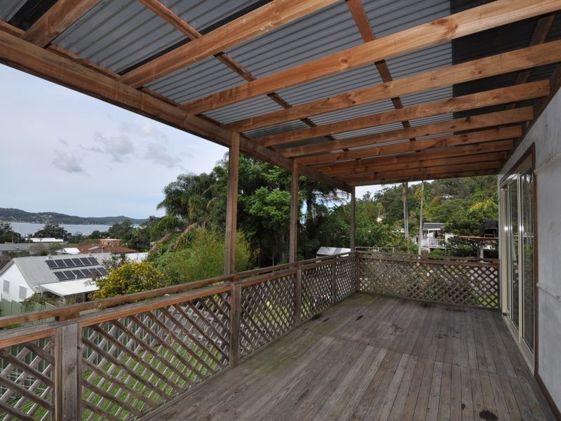 22 Hughes Street, Point Clare NSW 2250