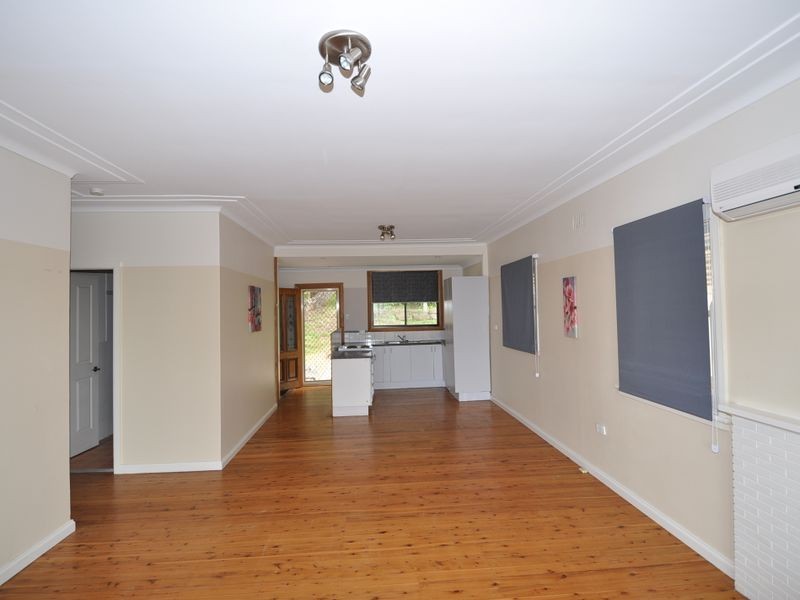22 Hughes Street, Point Clare NSW 2250