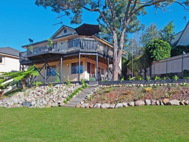 3 Stewart Brougham Close, Lisarow NSW 2250