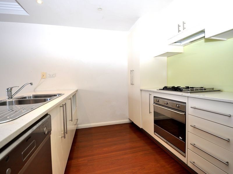 2/24 Watt Street, Gosford NSW 2250