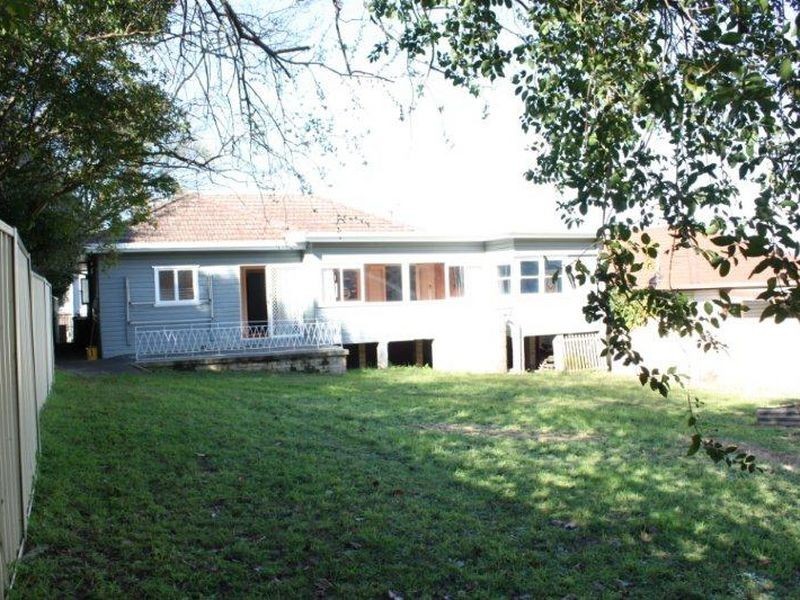 18 Moore street, West Gosford NSW 2250