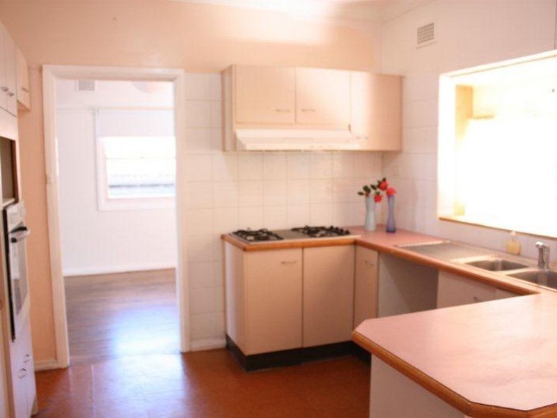 18 Moore street, West Gosford NSW 2250