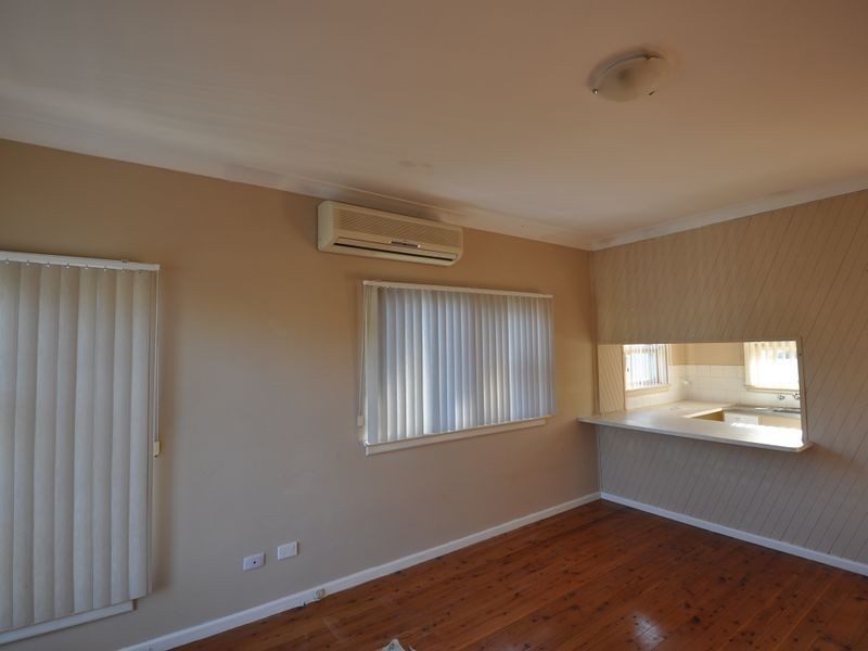 11 Dalton Street, Wyoming NSW 2250