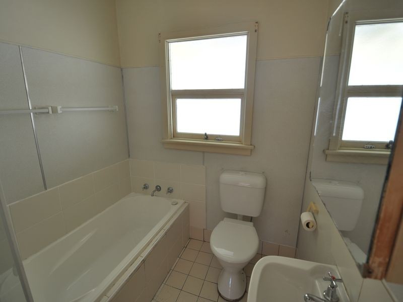 11 Dalton Street, Wyoming NSW 2250