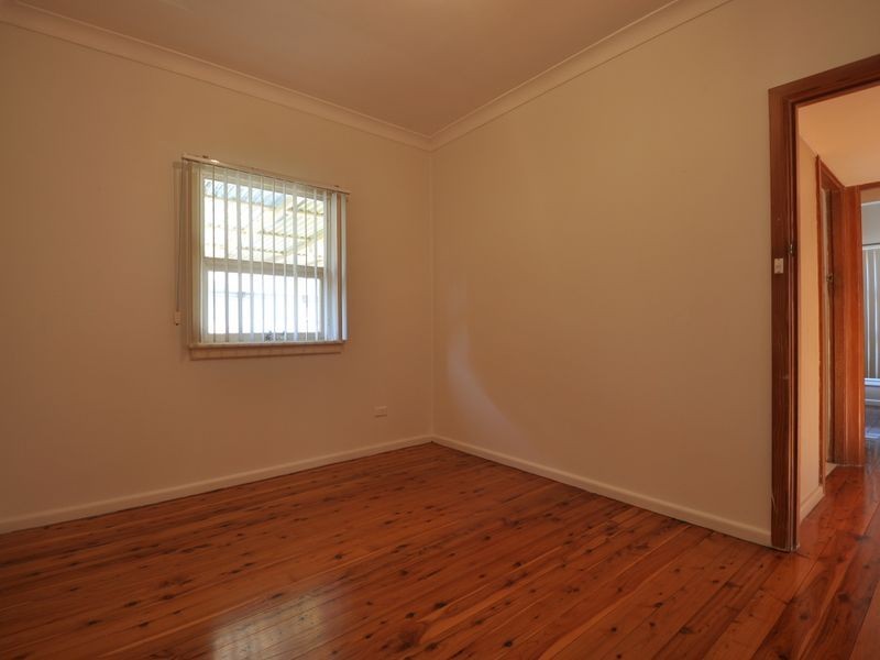 11 Dalton Street, Wyoming NSW 2250