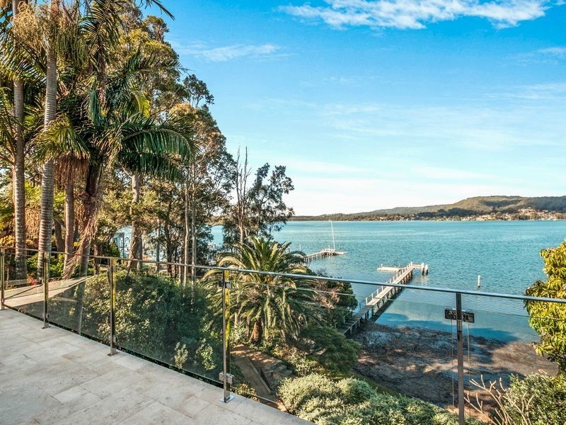 17 Albany Street, Point Frederick NSW 2250