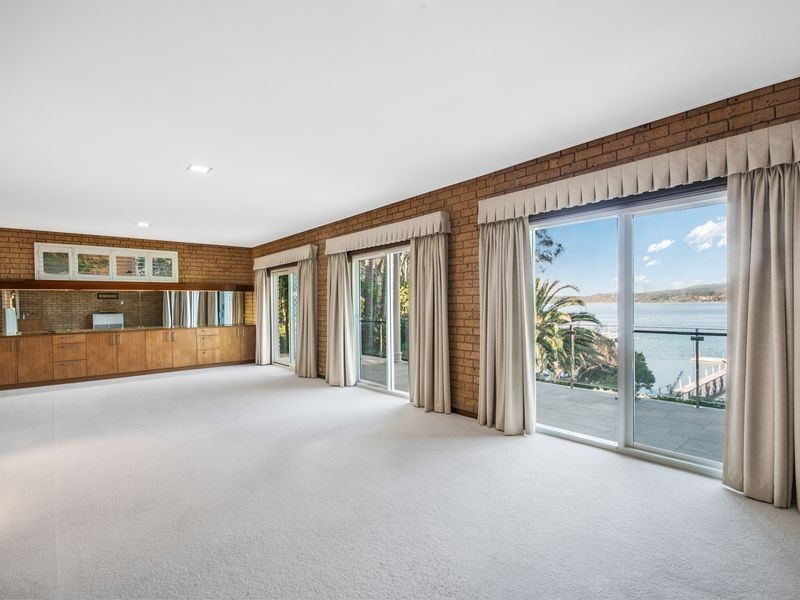 17 Albany Street, Point Frederick NSW 2250