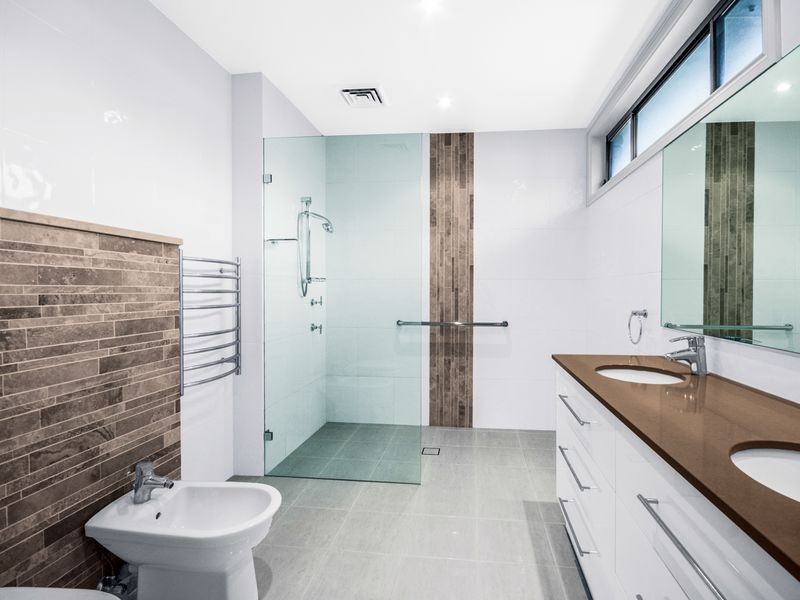 17 Albany Street, Point Frederick NSW 2250